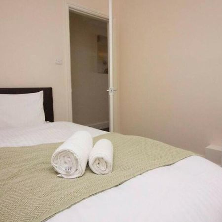 Stayzo Penthouse Accommodation 2- Premier Lodge Southampton Luaran gambar