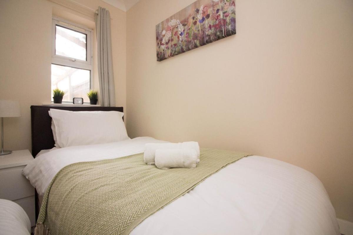 Stayzo Penthouse Accommodation 2- Premier Lodge Southampton Luaran gambar