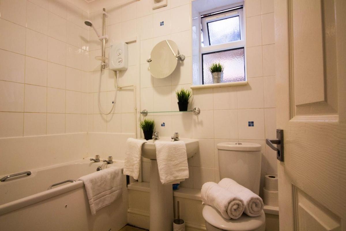 Stayzo Penthouse Accommodation 2- Premier Lodge Southampton Luaran gambar