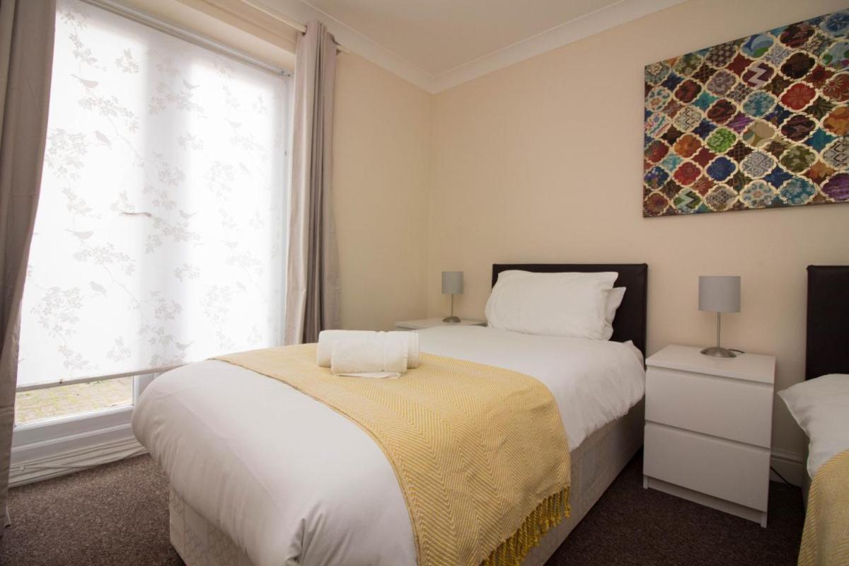 Stayzo Penthouse Accommodation 2- Premier Lodge Southampton Luaran gambar