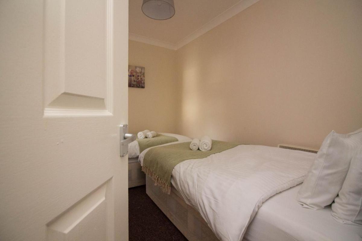 Stayzo Penthouse Accommodation 2- Premier Lodge Southampton Luaran gambar