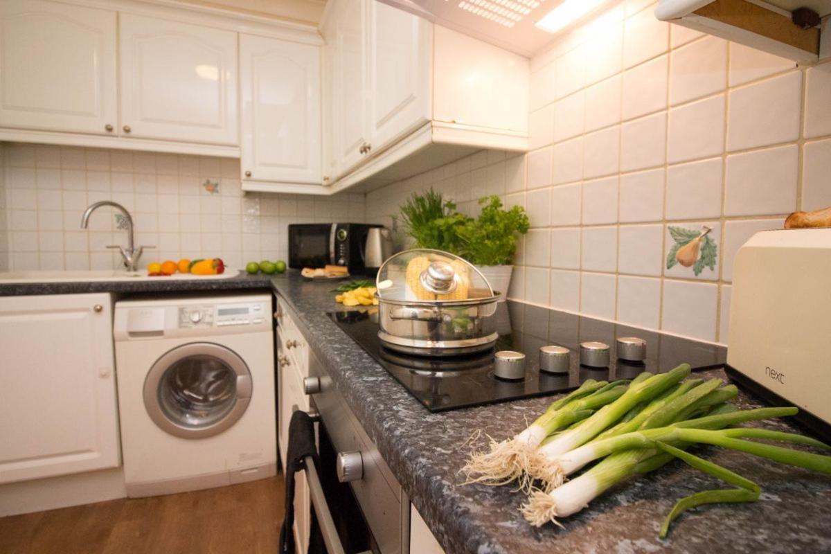 Stayzo Penthouse Accommodation 2- Premier Lodge Southampton Luaran gambar