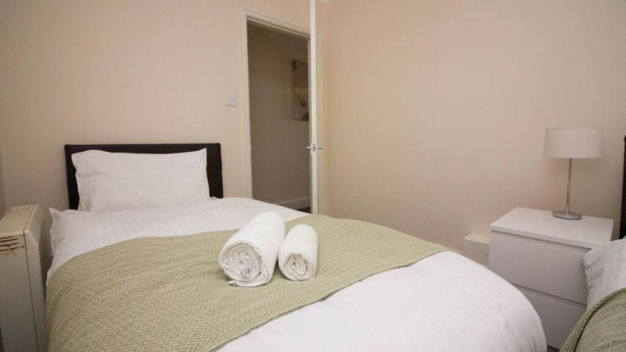 Stayzo Penthouse Accommodation 2- Premier Lodge Southampton Luaran gambar