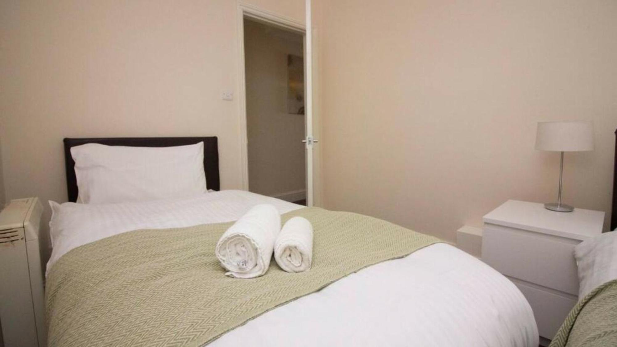 Stayzo Penthouse Accommodation 2- Premier Lodge Southampton Luaran gambar