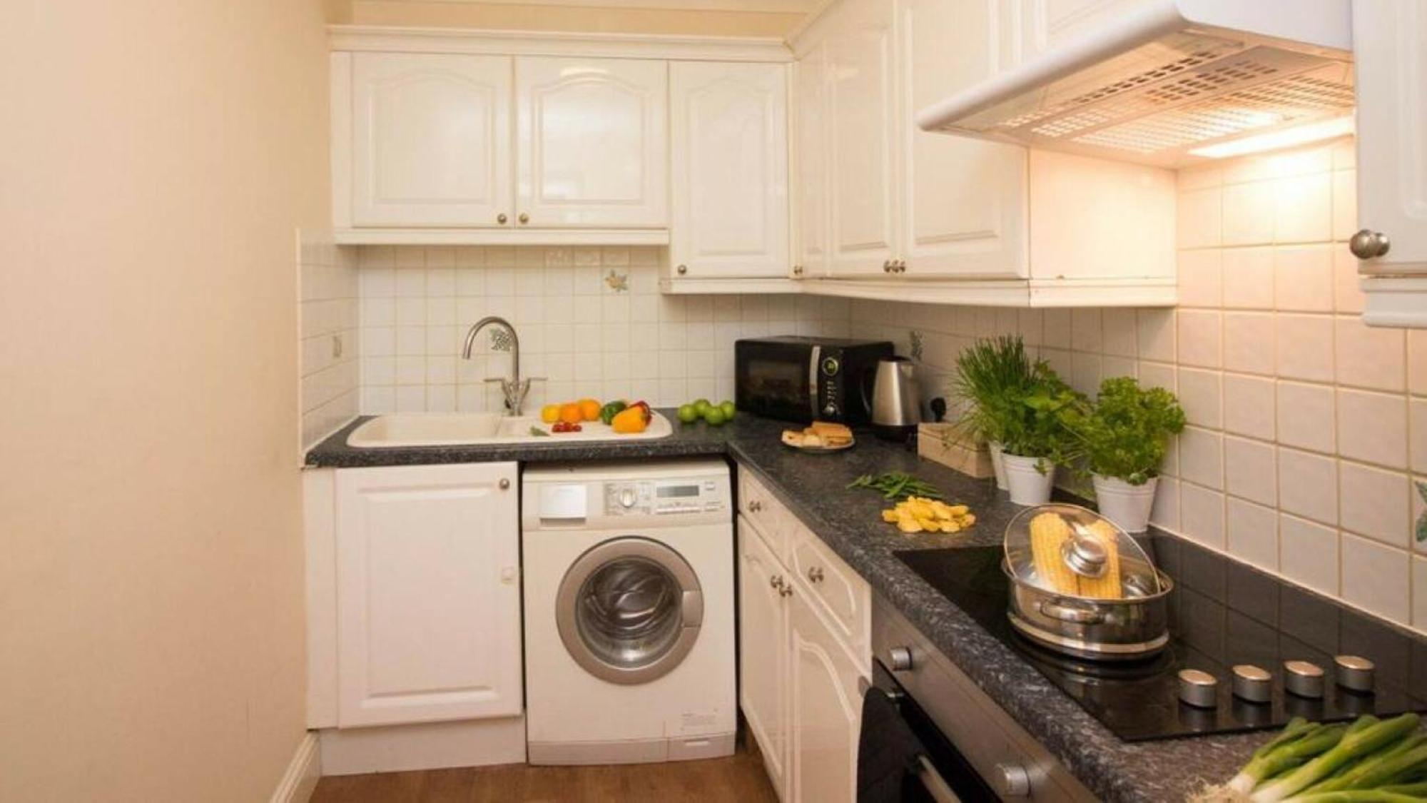 Stayzo Penthouse Accommodation 2- Premier Lodge Southampton Luaran gambar