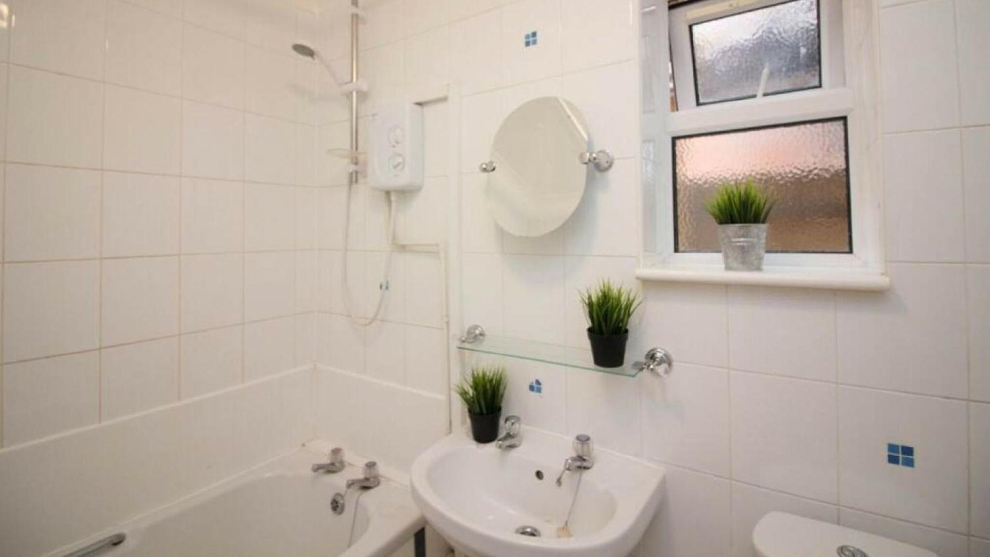 Stayzo Penthouse Accommodation 2- Premier Lodge Southampton Luaran gambar